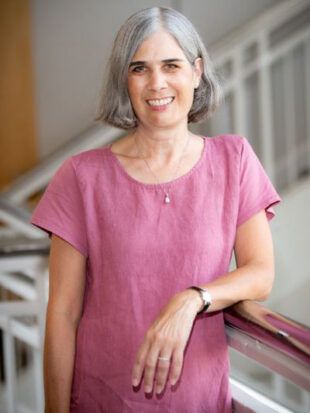 Portrait of Leslie Baynes